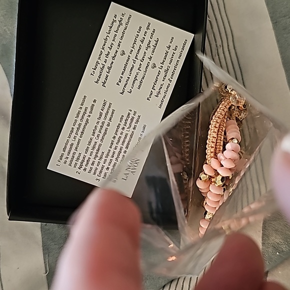 Avon Lovely Bracelet Set Light Pink - Picture 2 of 8